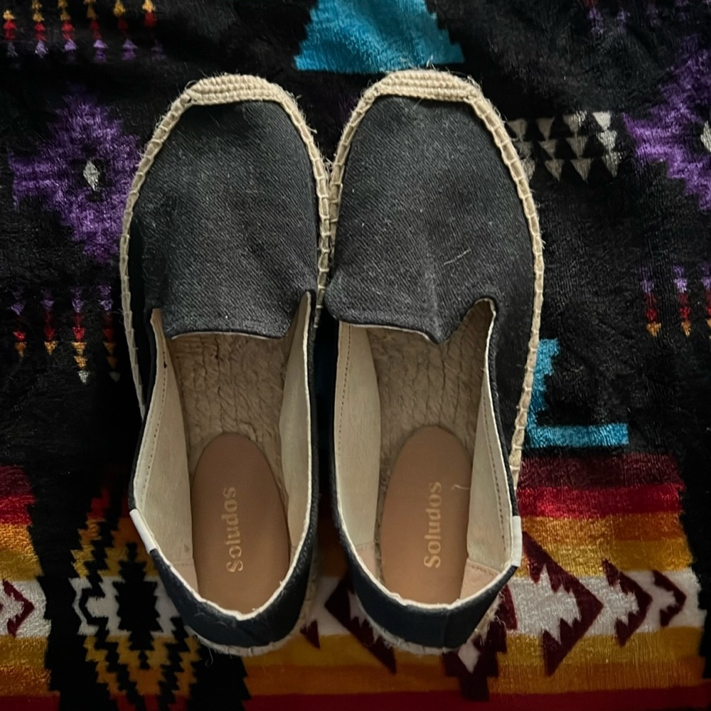 Soludos espadrilles size 8 in women’s. Super cute & only wore a few times.